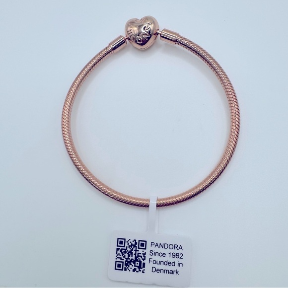 🆕Moments Heart Clasp Snake Chain Bracelet - Picture 4 of 8